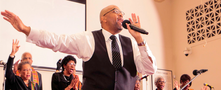 Pastor Singing